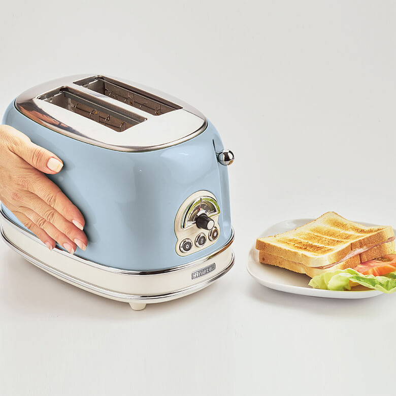 Unique toaster outlet