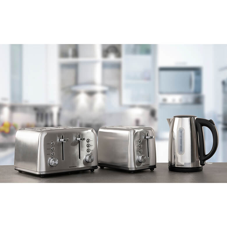 Daewoo stainless steel outlet kettle and toaster set