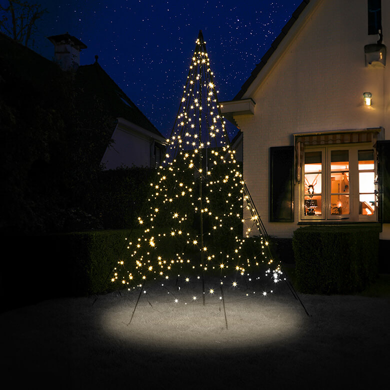 white house outdoor christmas tree