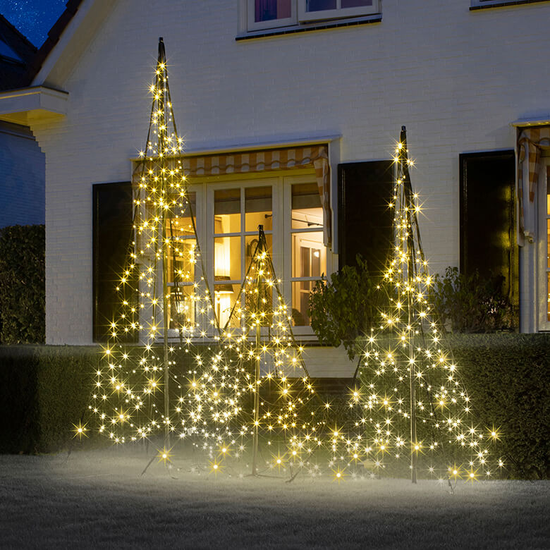 white house outdoor christmas tree